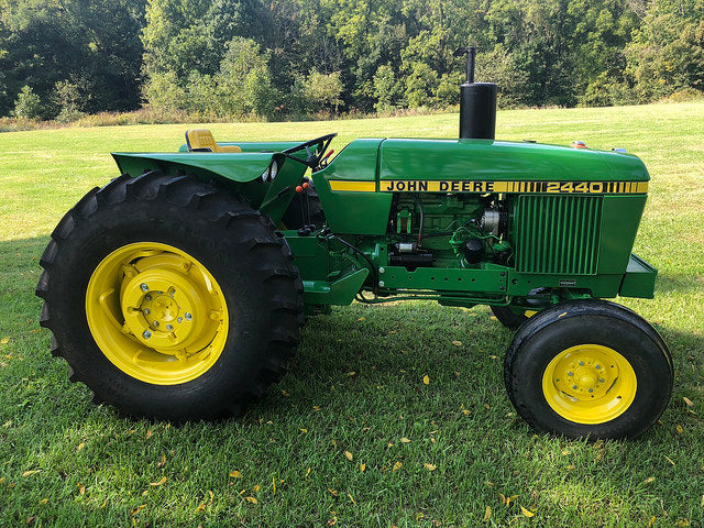 John Deere 2440, 2640 Tractor Operator’s Manual OMR70798 - PDF