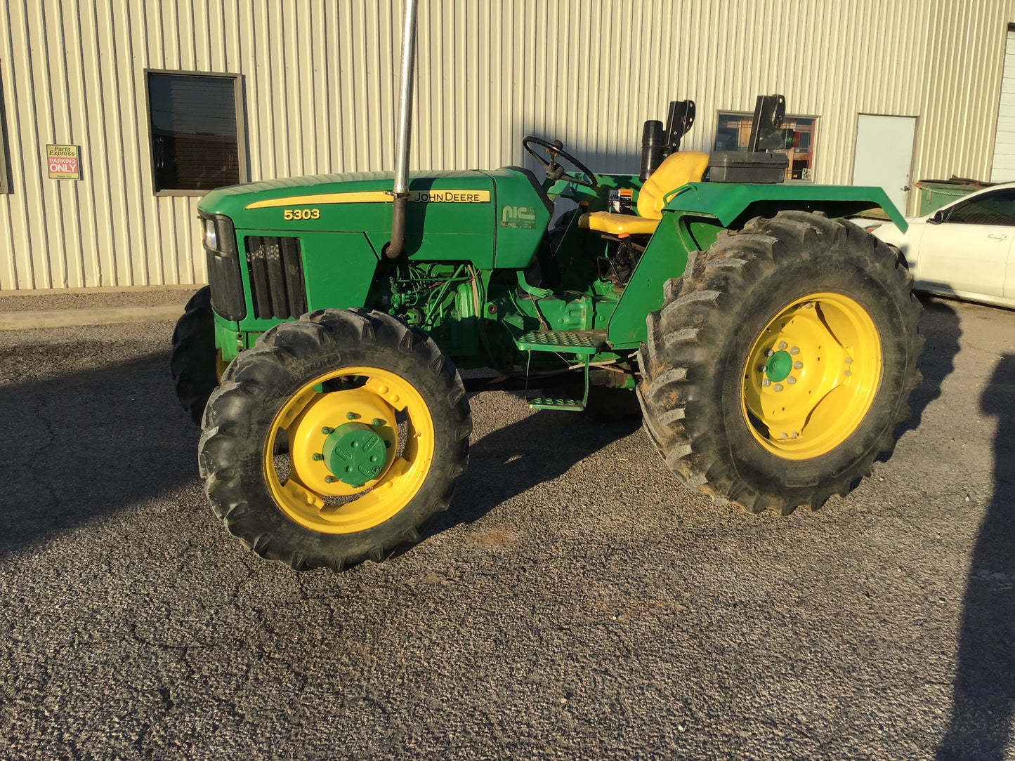 John Deere 5303, 5403 Tractor Operator's Manual OMPY0143 - PDF