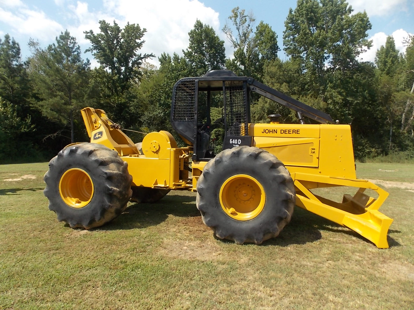 John Deere 640D Skidder and 648D Grapple Skidder Operation, Maintenance & Diagnostic Repair Manual TM1440 - PDF